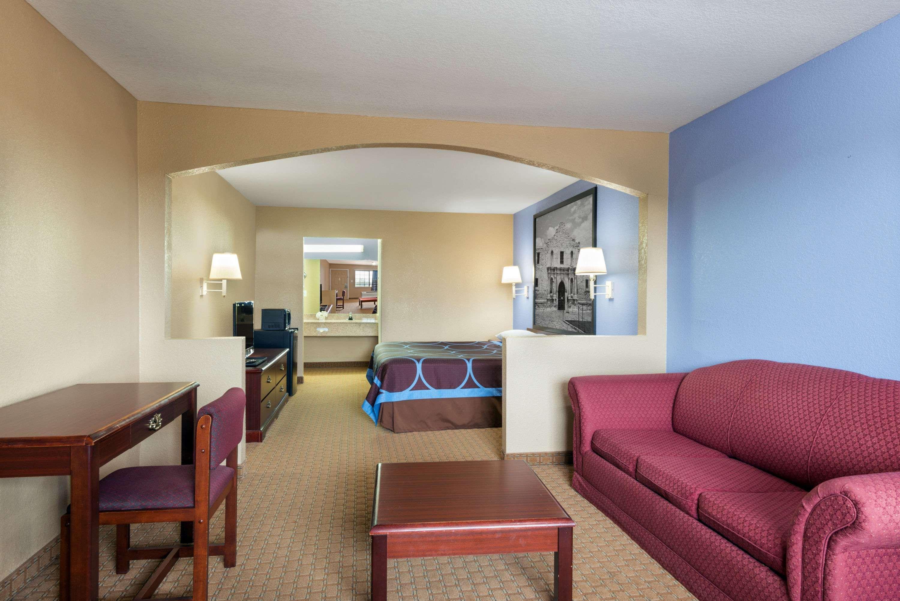 Super 8 By Wyndham San Antonio/Riverwalk Area Exterior photo