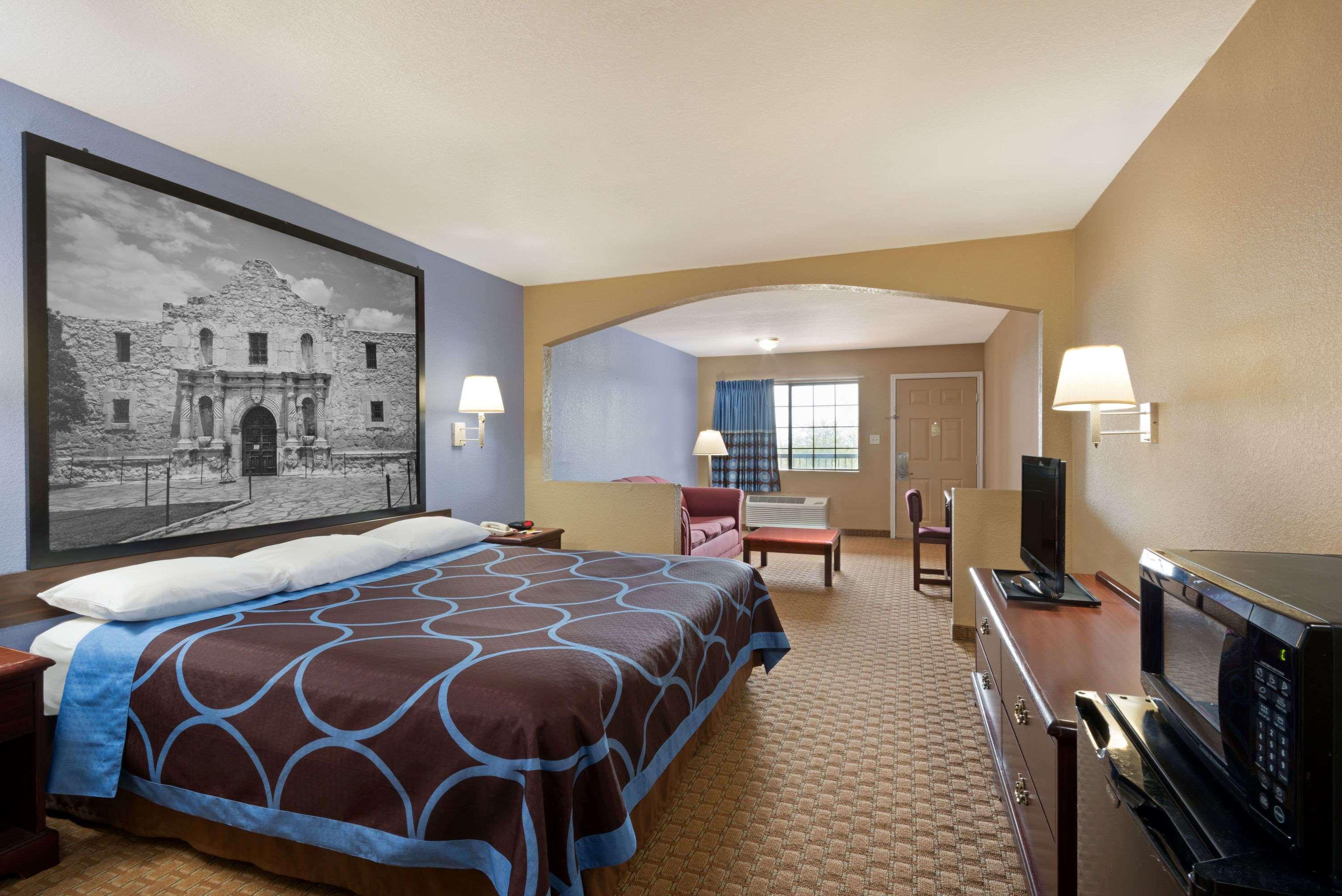 Super 8 By Wyndham San Antonio/Riverwalk Area Exterior photo