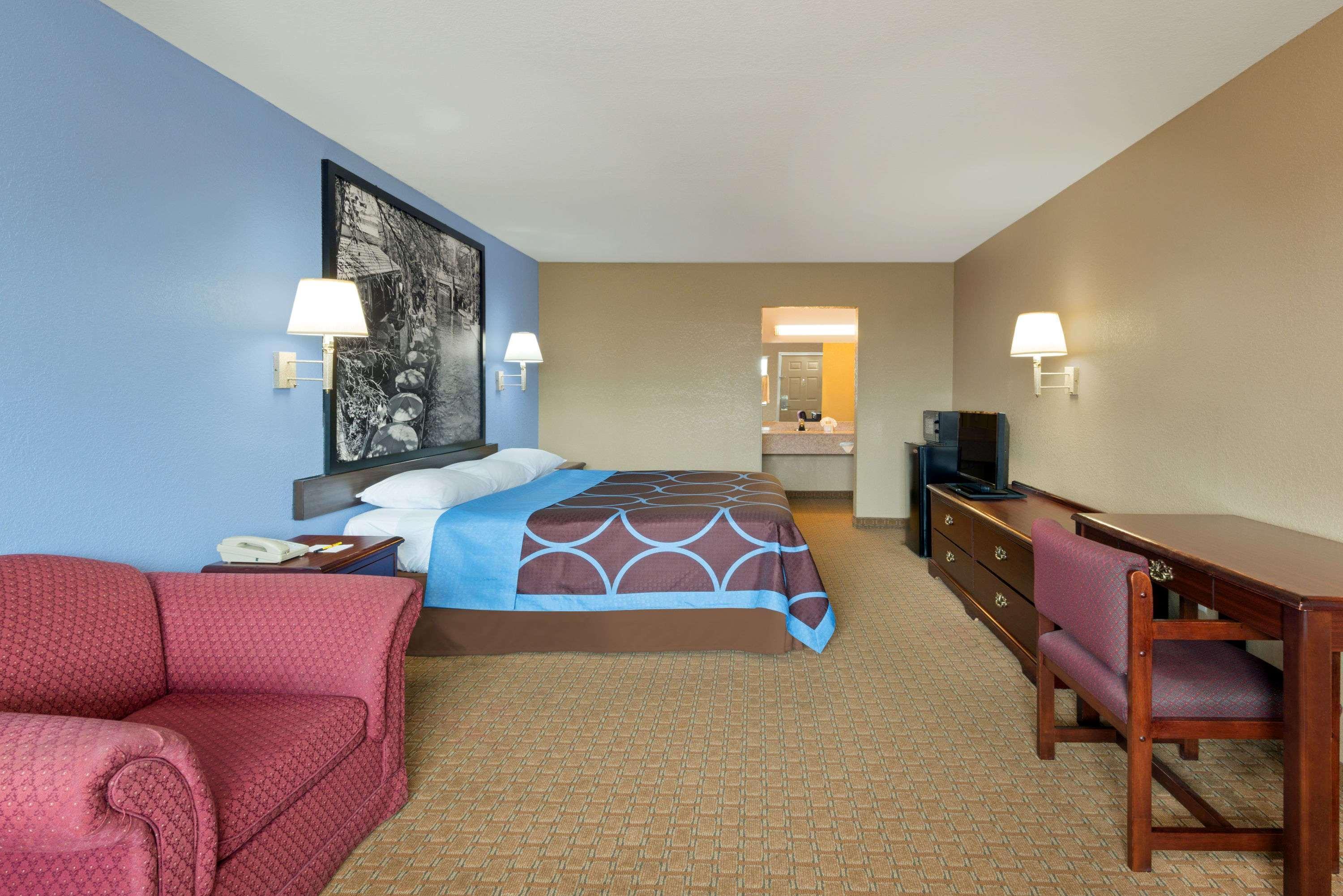 Super 8 By Wyndham San Antonio/Riverwalk Area Exterior photo