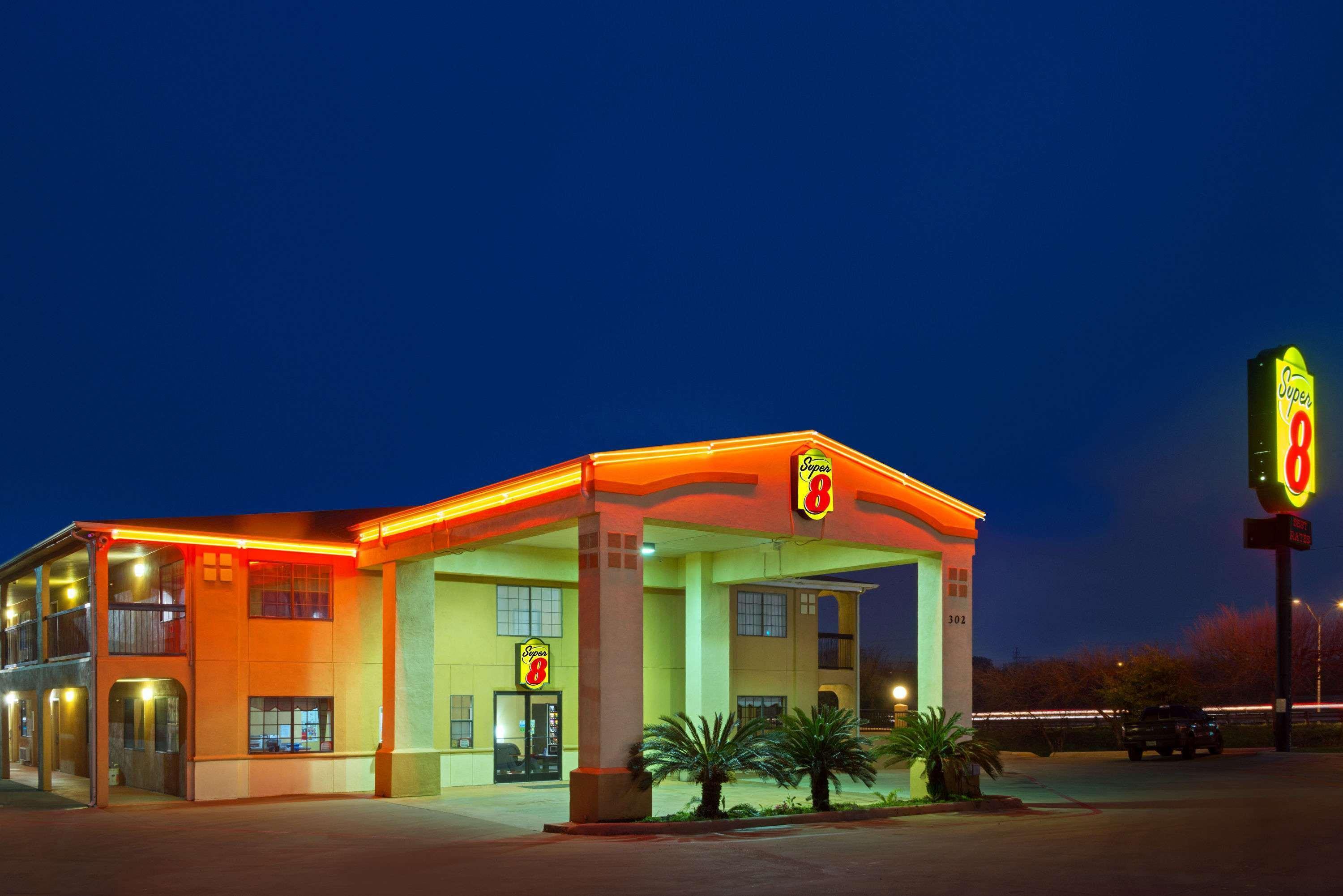 Super 8 By Wyndham San Antonio/Riverwalk Area Exterior photo