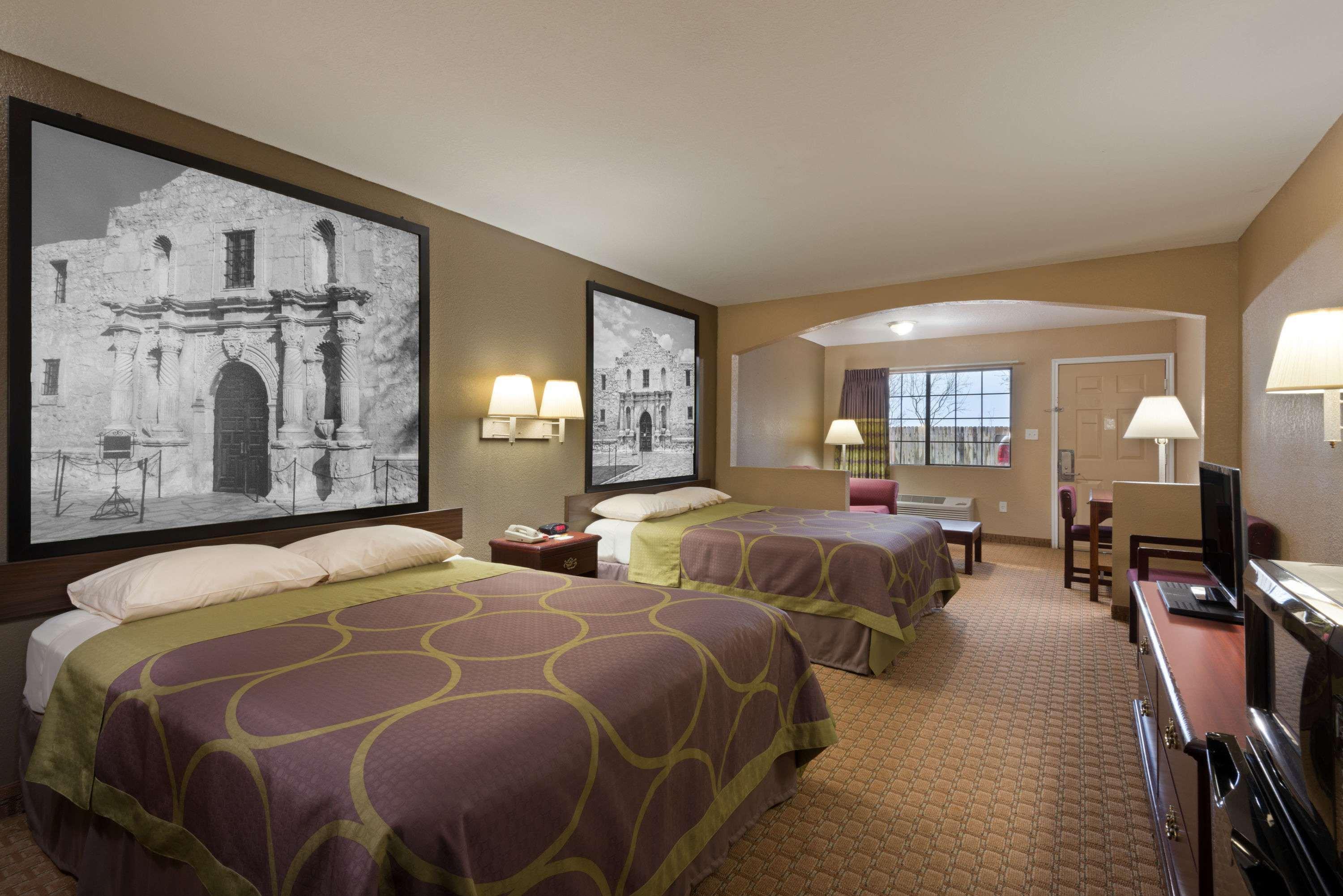 Super 8 By Wyndham San Antonio/Riverwalk Area Exterior photo
