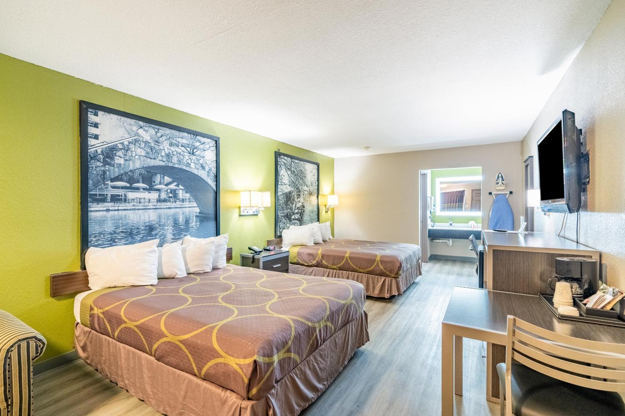 Super 8 By Wyndham San Antonio/Riverwalk Area Exterior photo