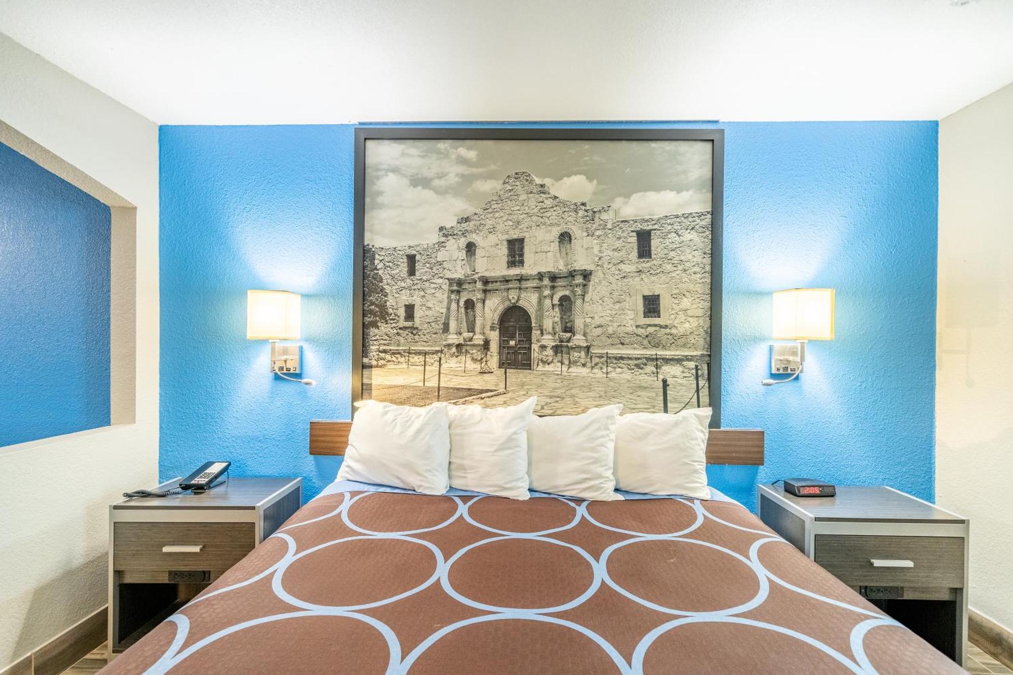 Super 8 By Wyndham San Antonio/Riverwalk Area Exterior photo