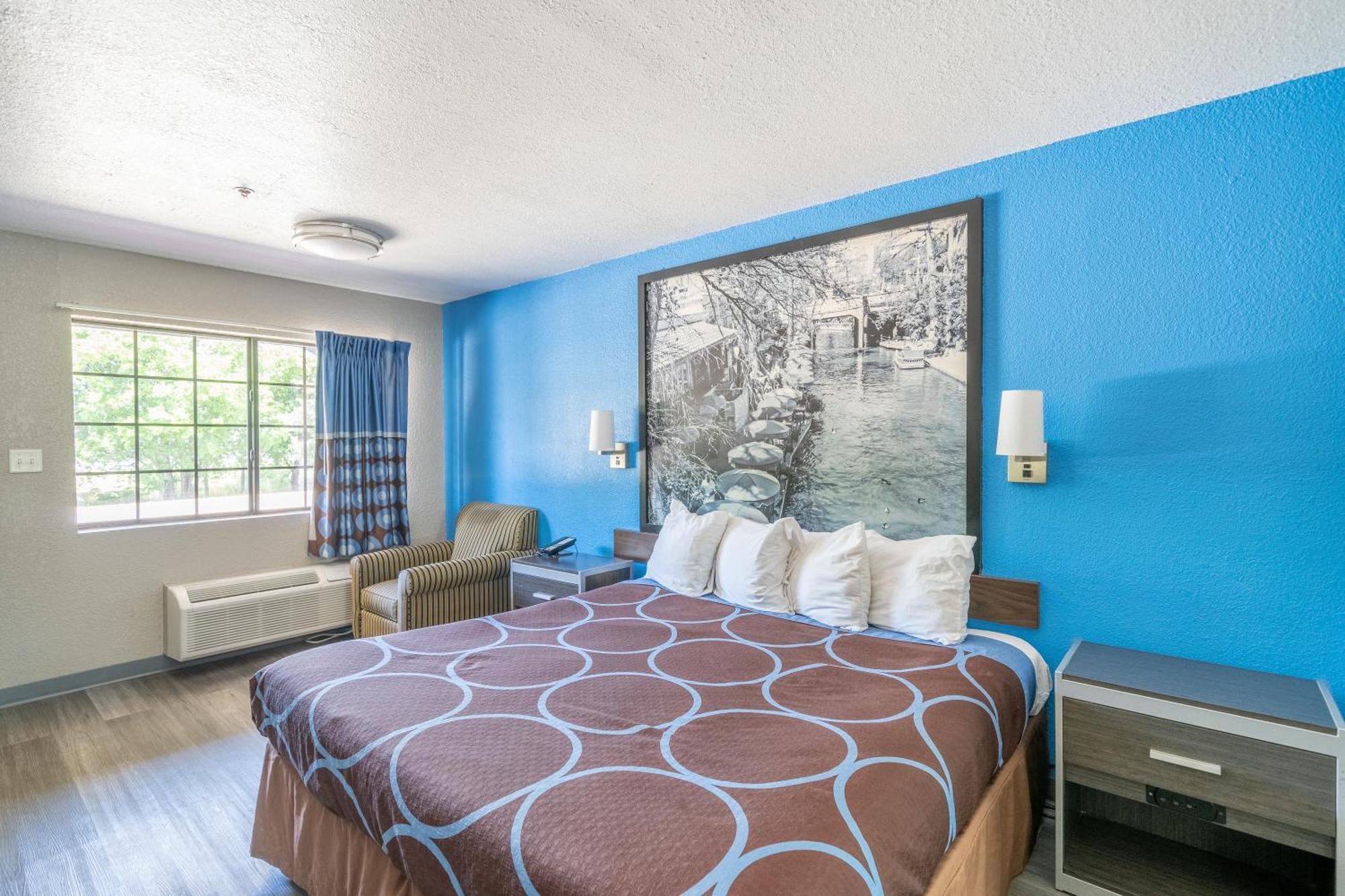 Super 8 By Wyndham San Antonio/Riverwalk Area Exterior photo