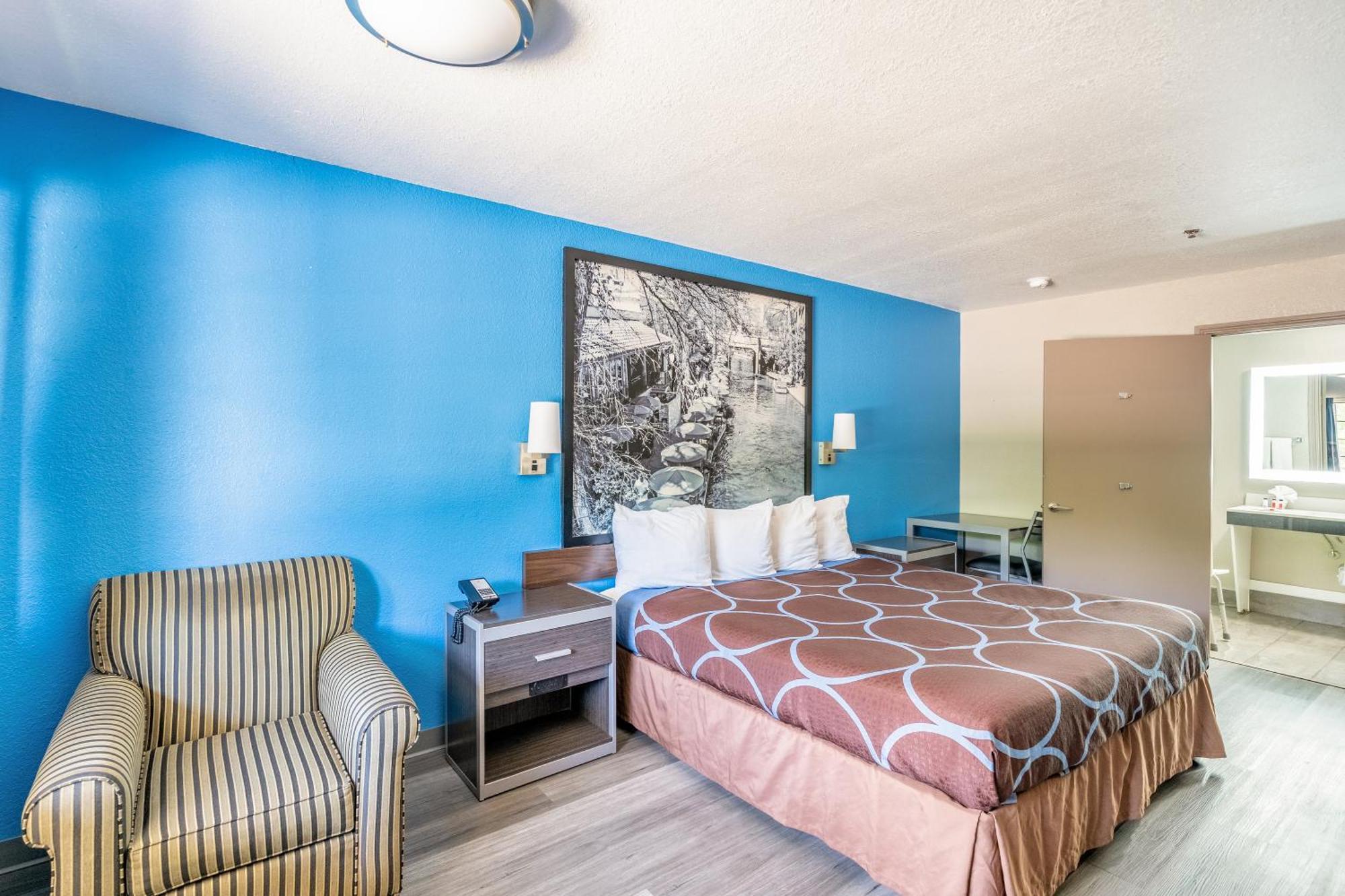Super 8 By Wyndham San Antonio/Riverwalk Area Exterior photo