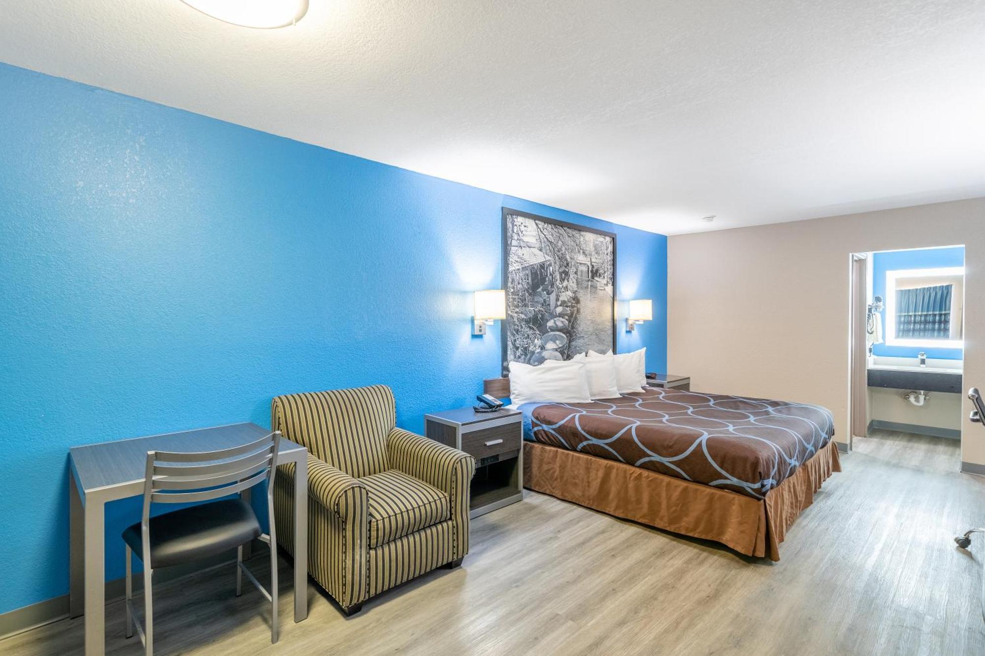 Super 8 By Wyndham San Antonio/Riverwalk Area Exterior photo