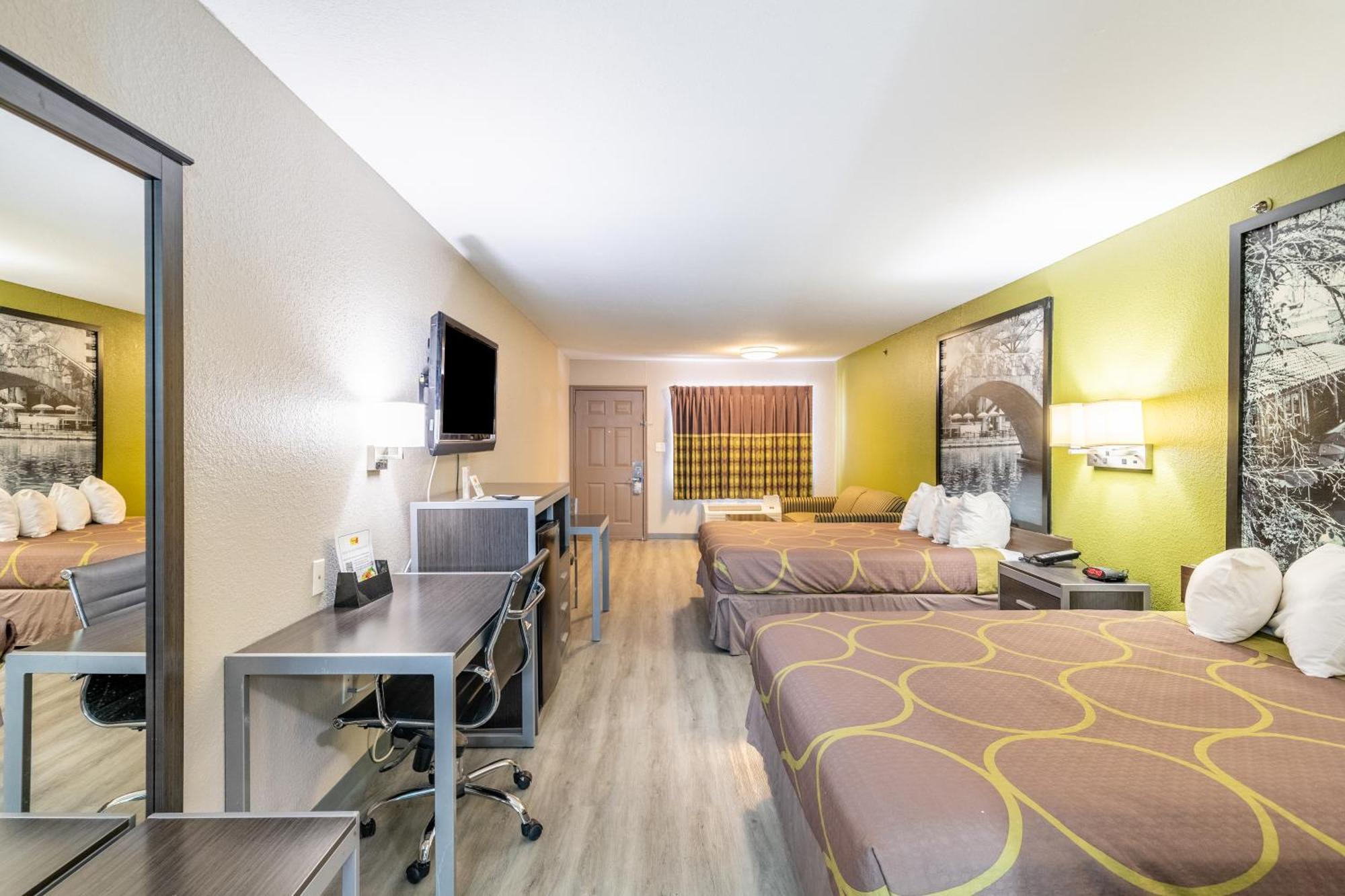 Super 8 By Wyndham San Antonio/Riverwalk Area Exterior photo
