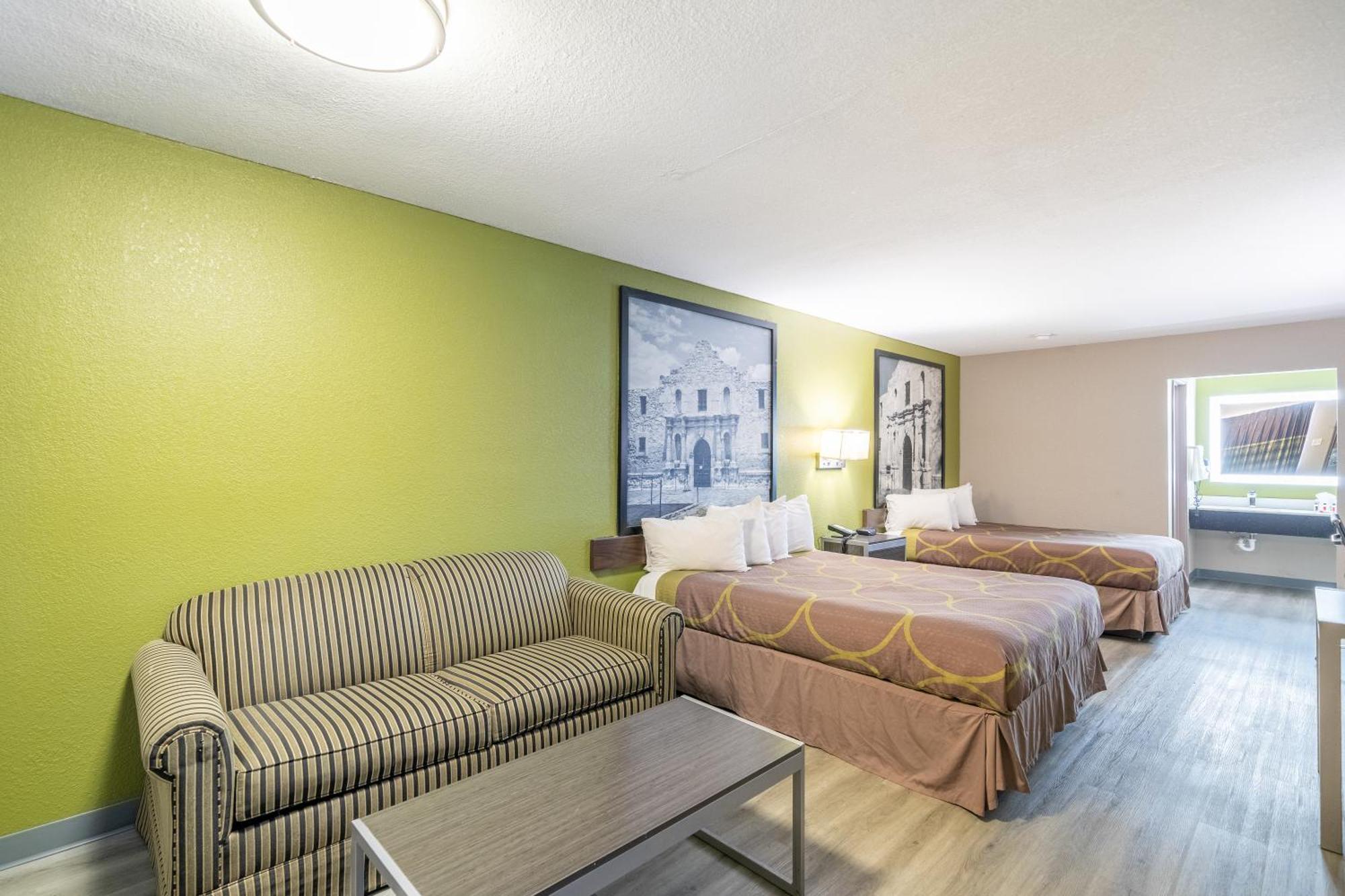 Super 8 By Wyndham San Antonio/Riverwalk Area Exterior photo