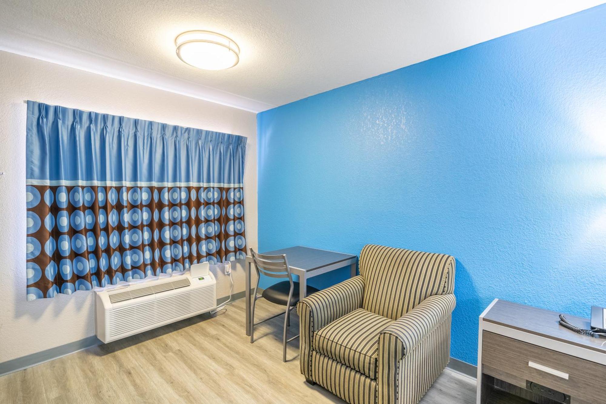 Super 8 By Wyndham San Antonio/Riverwalk Area Exterior photo