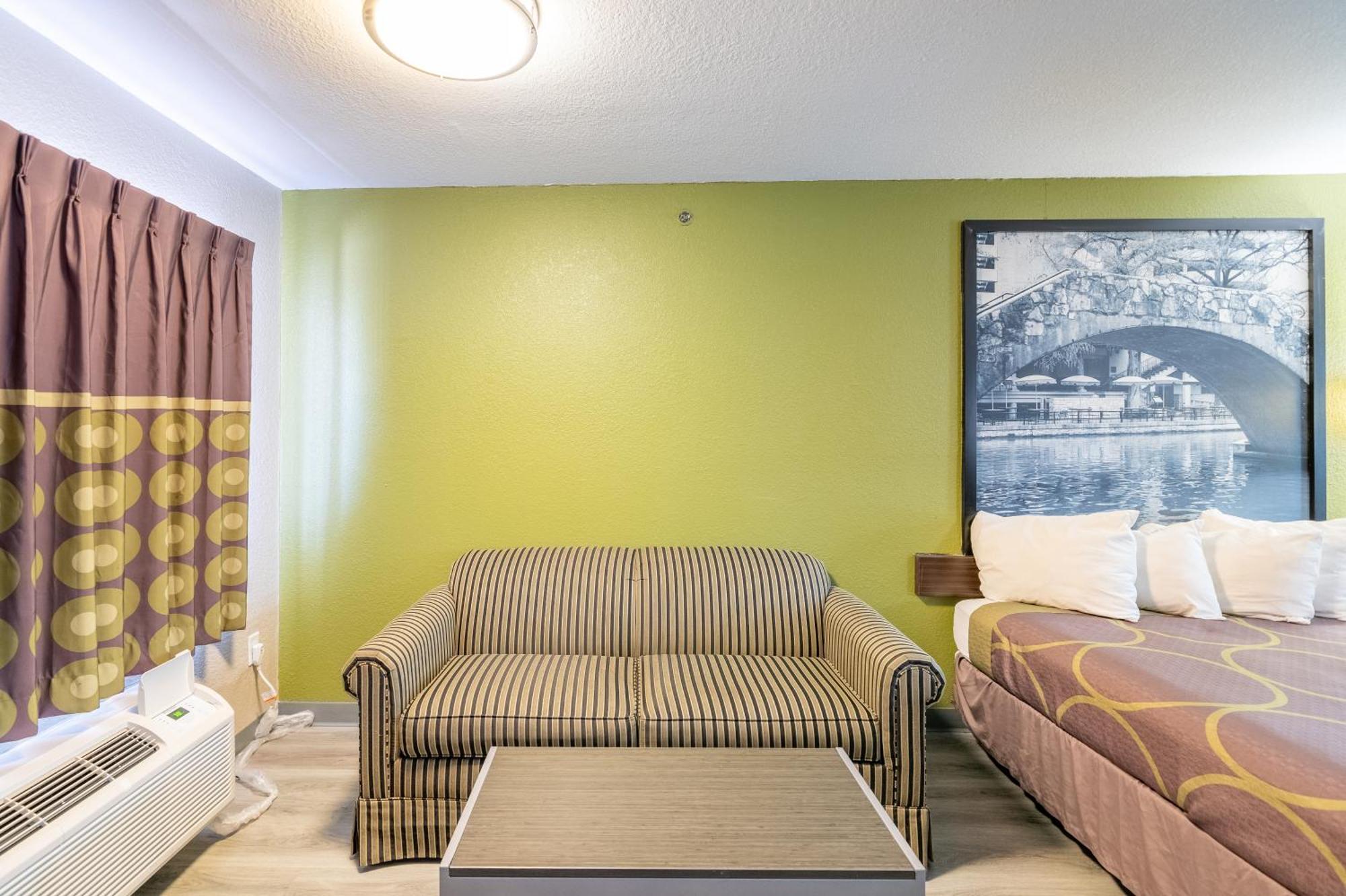 Super 8 By Wyndham San Antonio/Riverwalk Area Exterior photo