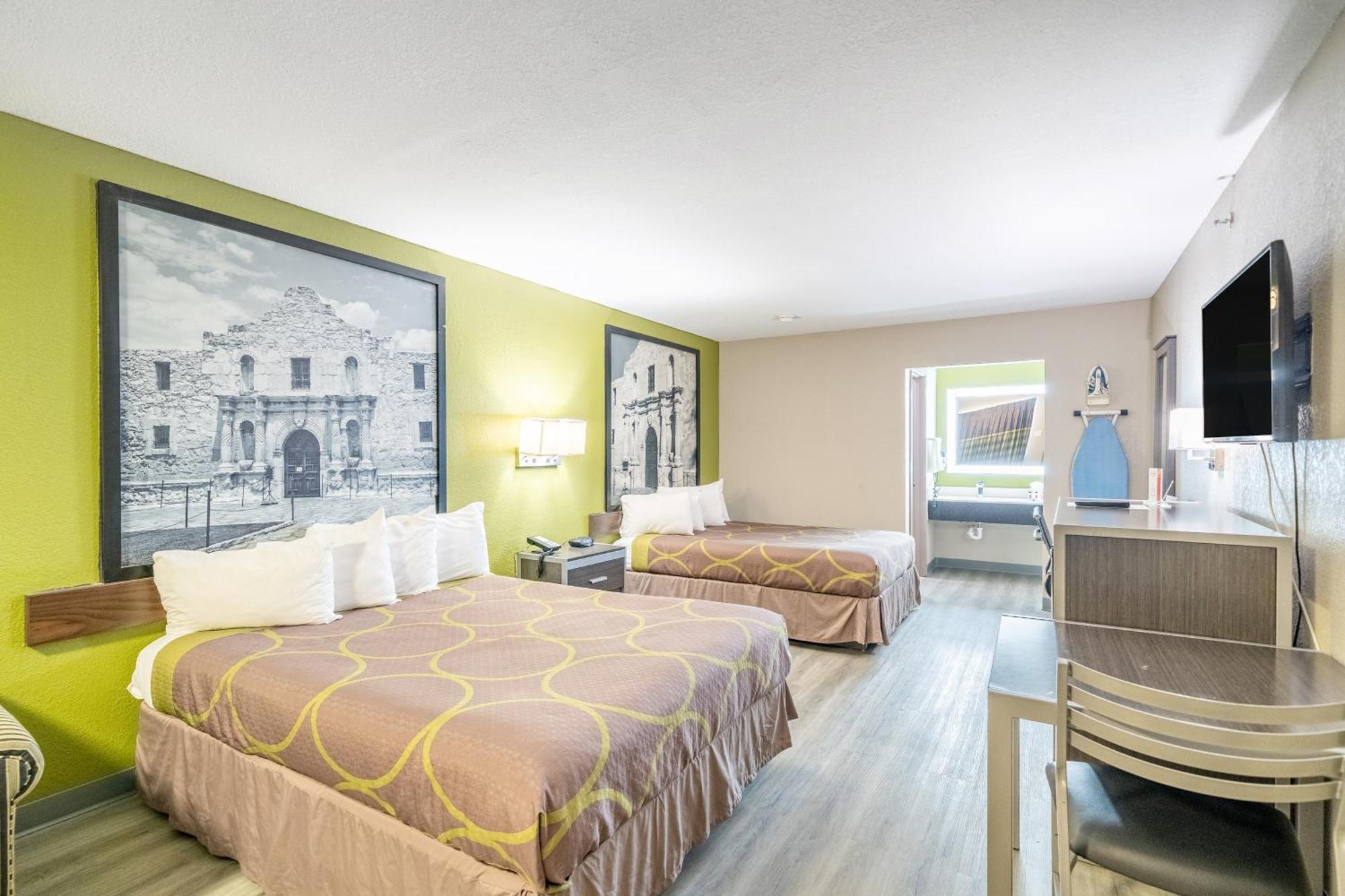 Super 8 By Wyndham San Antonio/Riverwalk Area Exterior photo