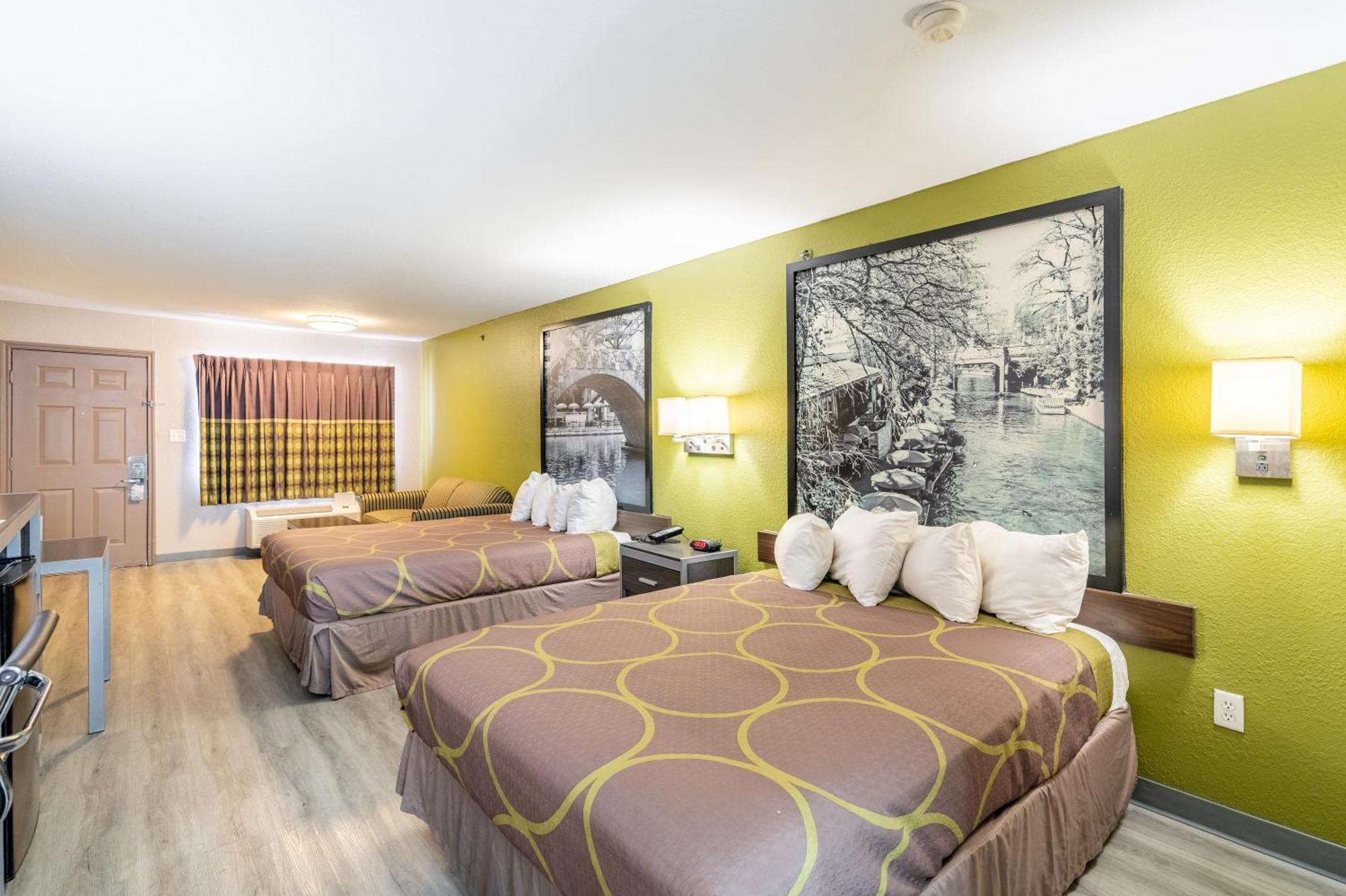Super 8 By Wyndham San Antonio/Riverwalk Area Exterior photo