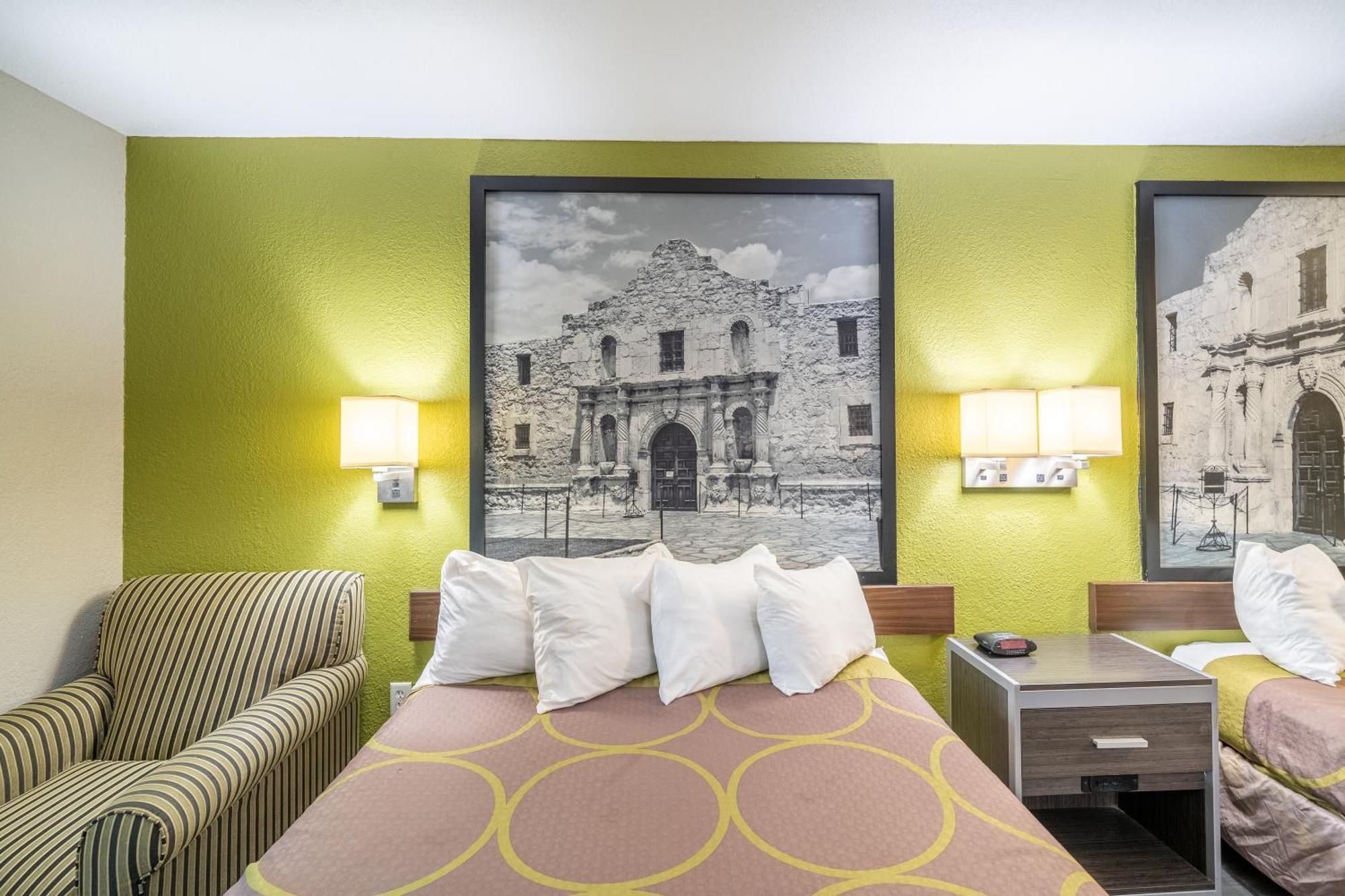 Super 8 By Wyndham San Antonio/Riverwalk Area Exterior photo