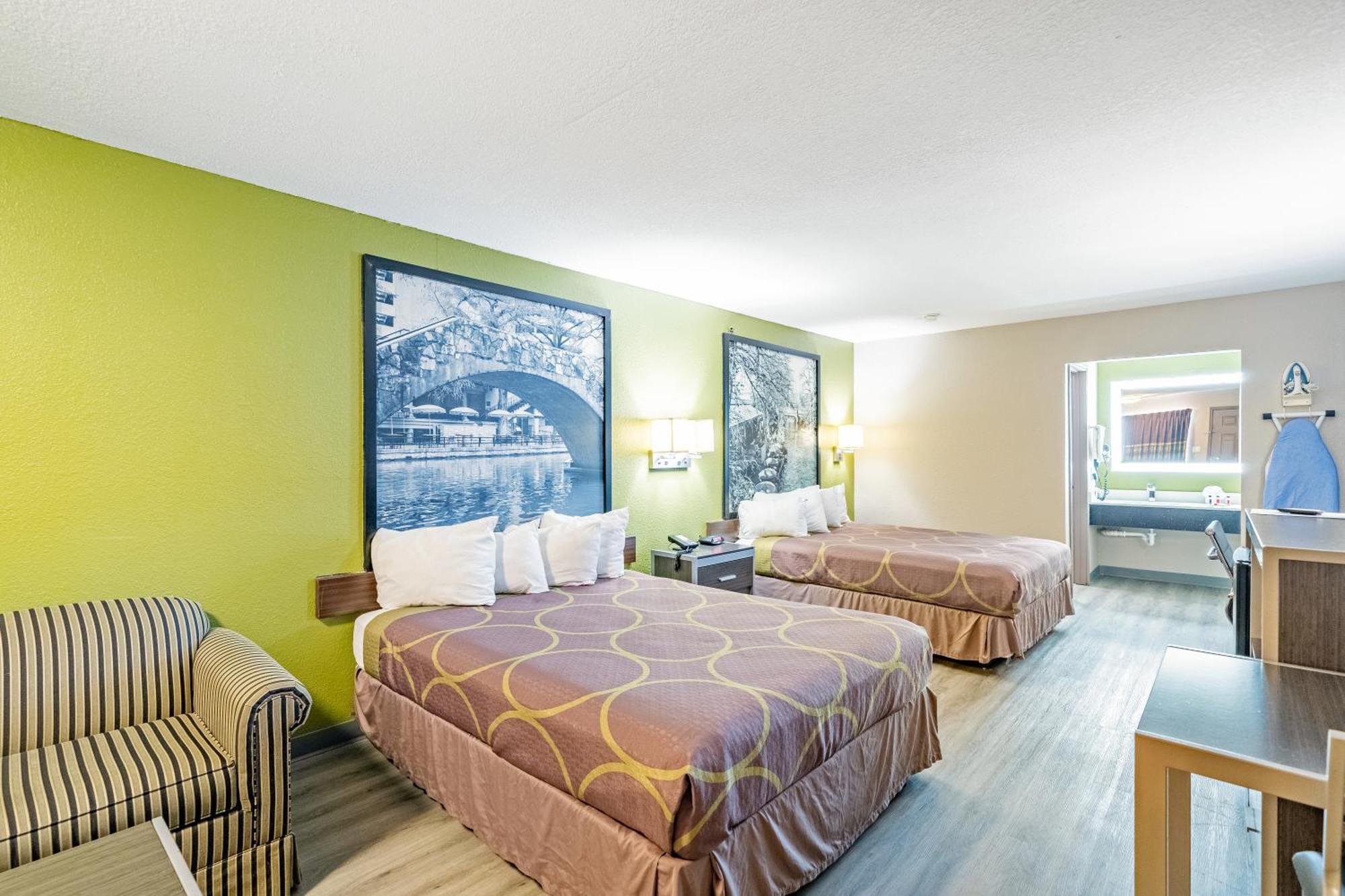 Super 8 By Wyndham San Antonio/Riverwalk Area Exterior photo
