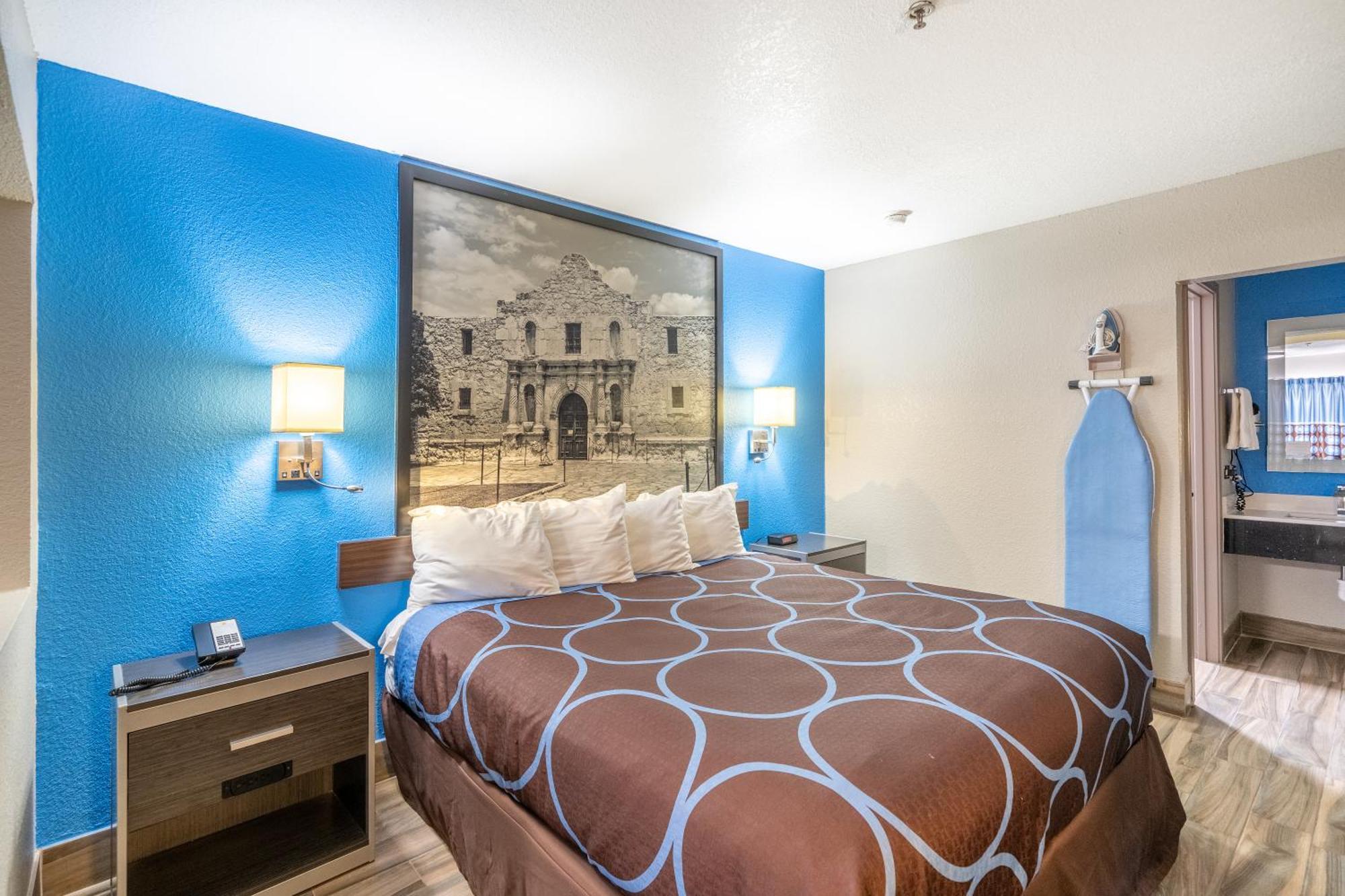 Super 8 By Wyndham San Antonio/Riverwalk Area Exterior photo