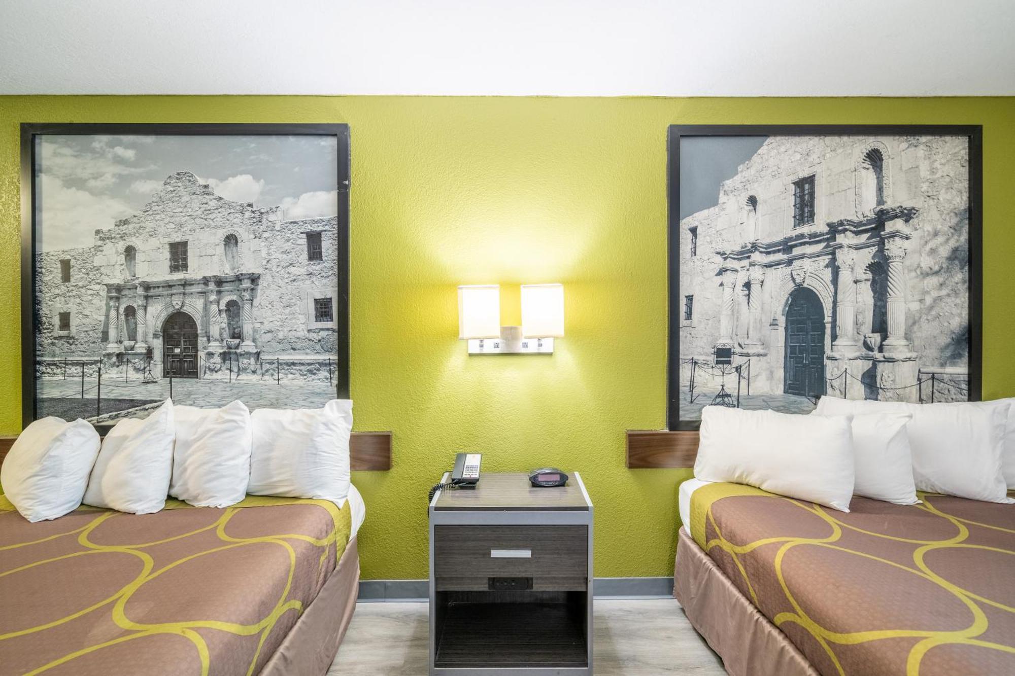 Super 8 By Wyndham San Antonio/Riverwalk Area Exterior photo