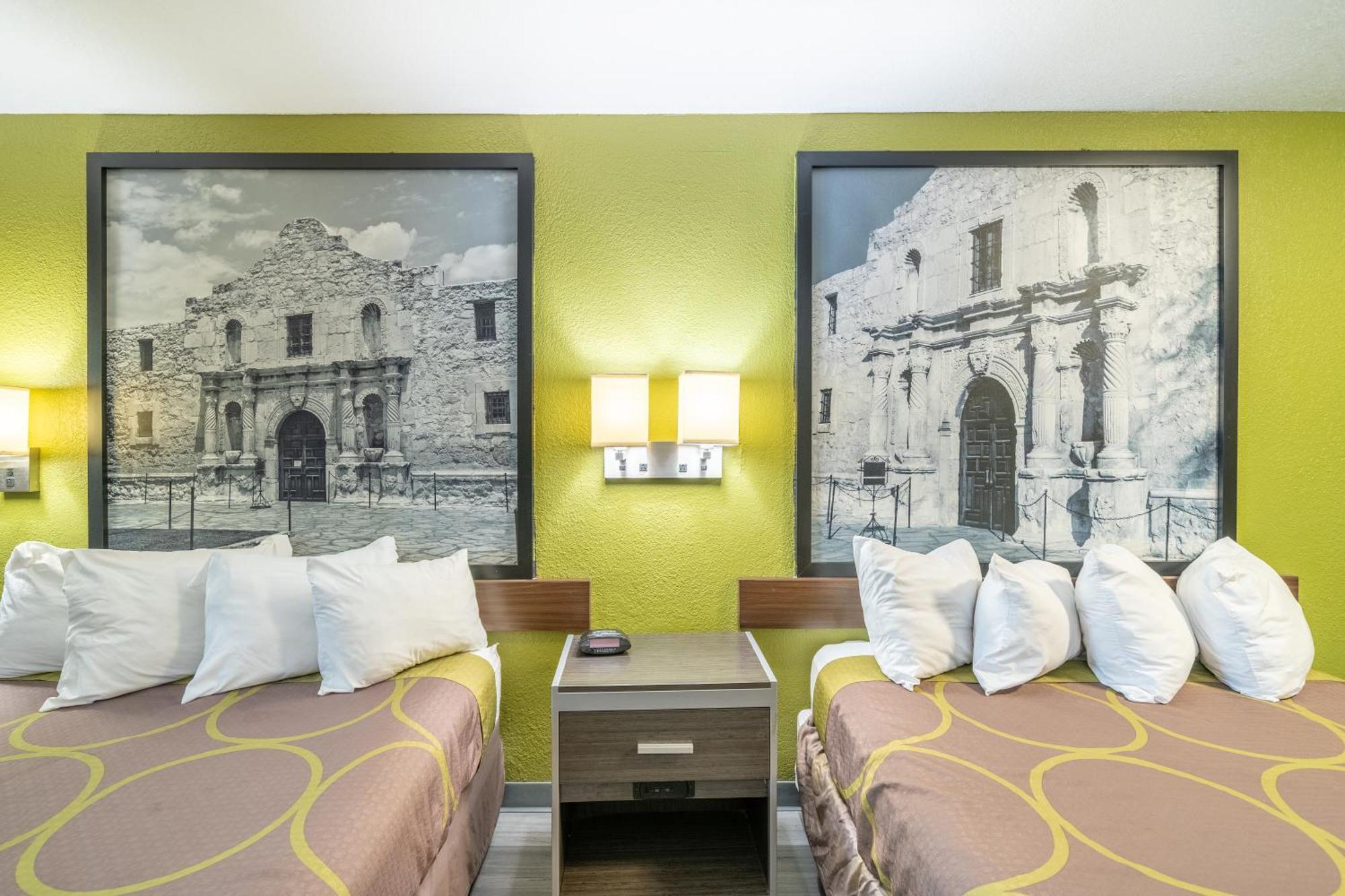 Super 8 By Wyndham San Antonio/Riverwalk Area Exterior photo