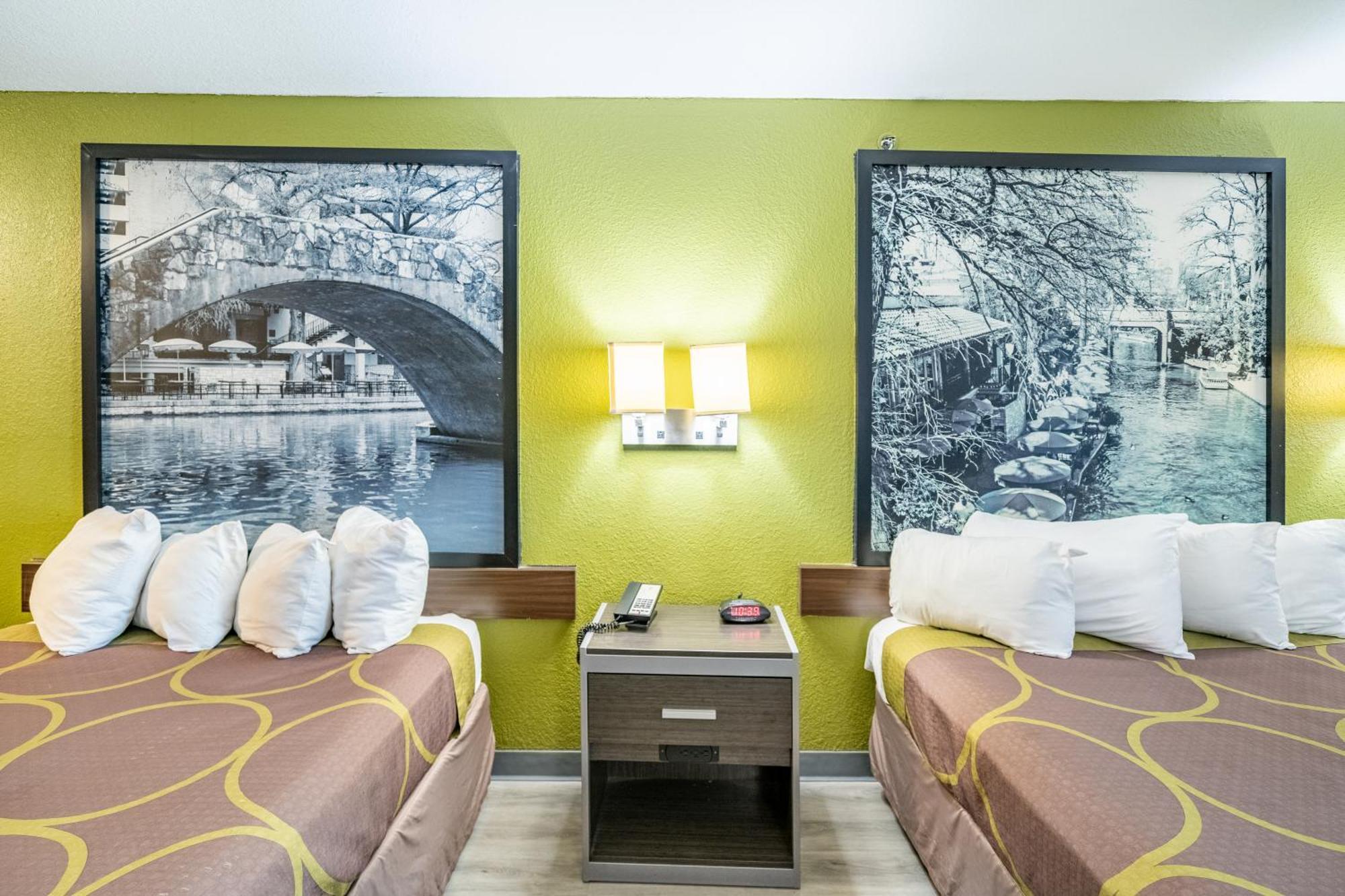 Super 8 By Wyndham San Antonio/Riverwalk Area Exterior photo