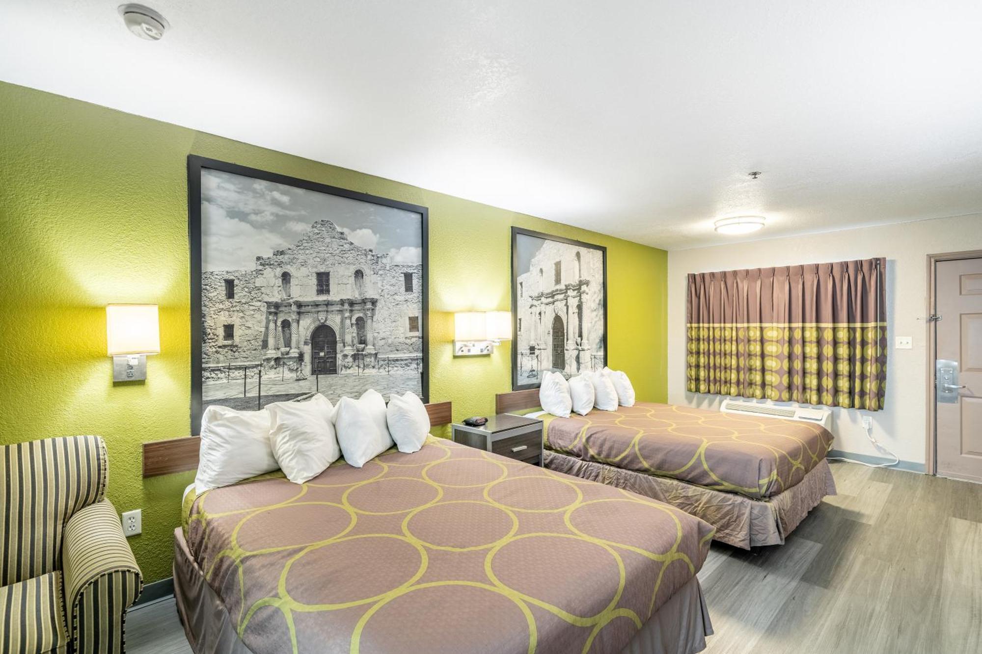 Super 8 By Wyndham San Antonio/Riverwalk Area Exterior photo