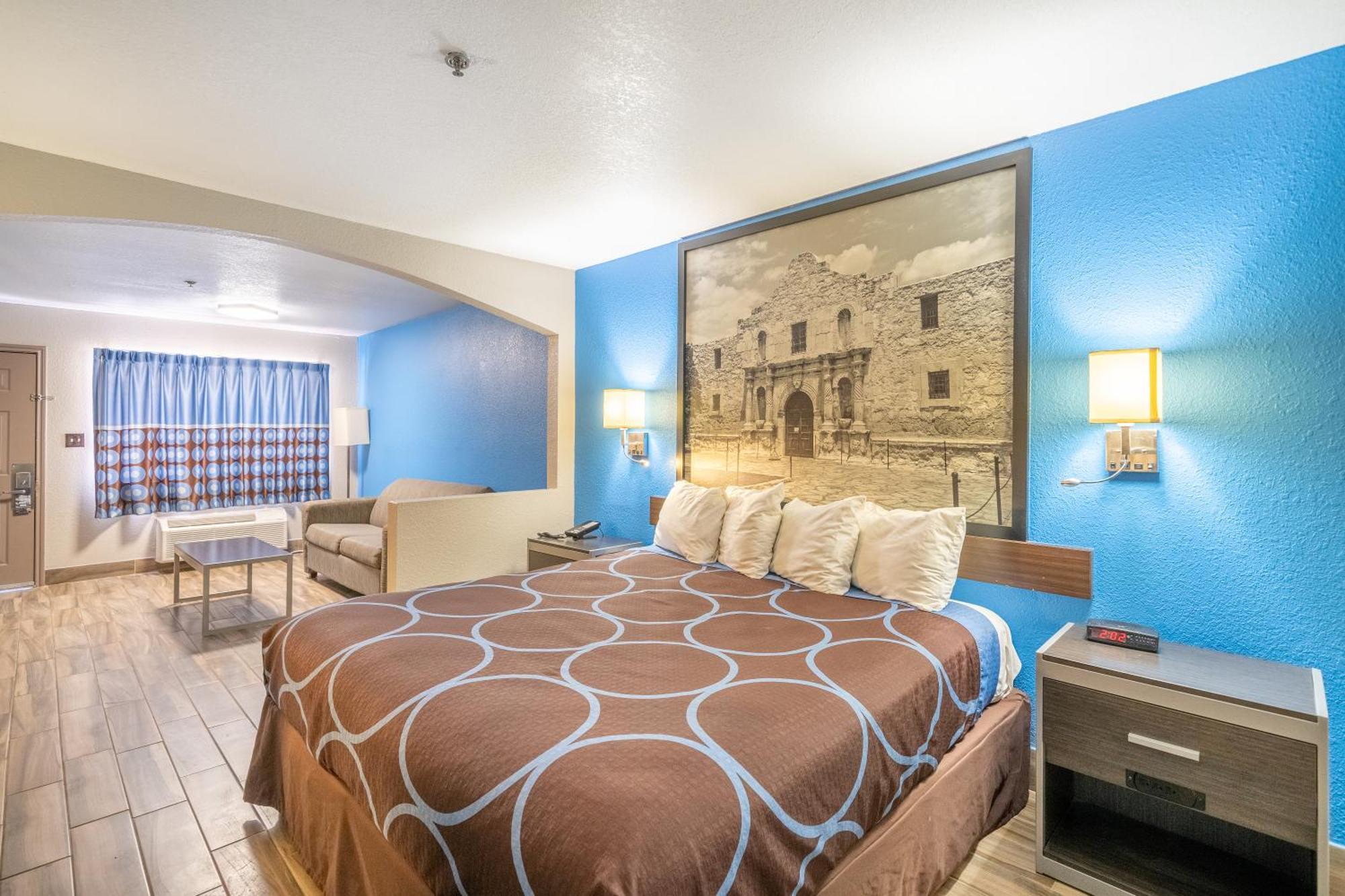 Super 8 By Wyndham San Antonio/Riverwalk Area Exterior photo