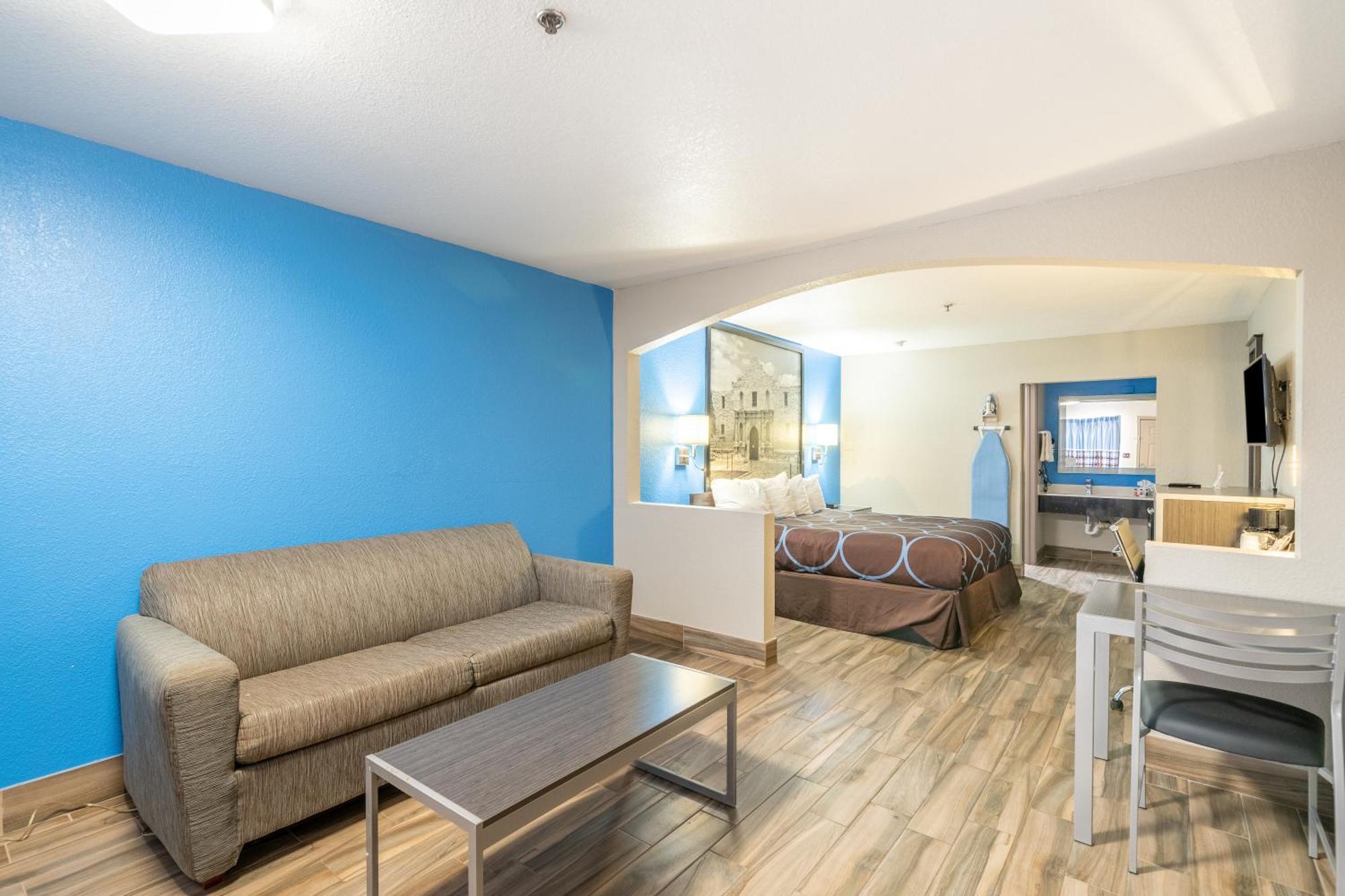 Super 8 By Wyndham San Antonio/Riverwalk Area Exterior photo