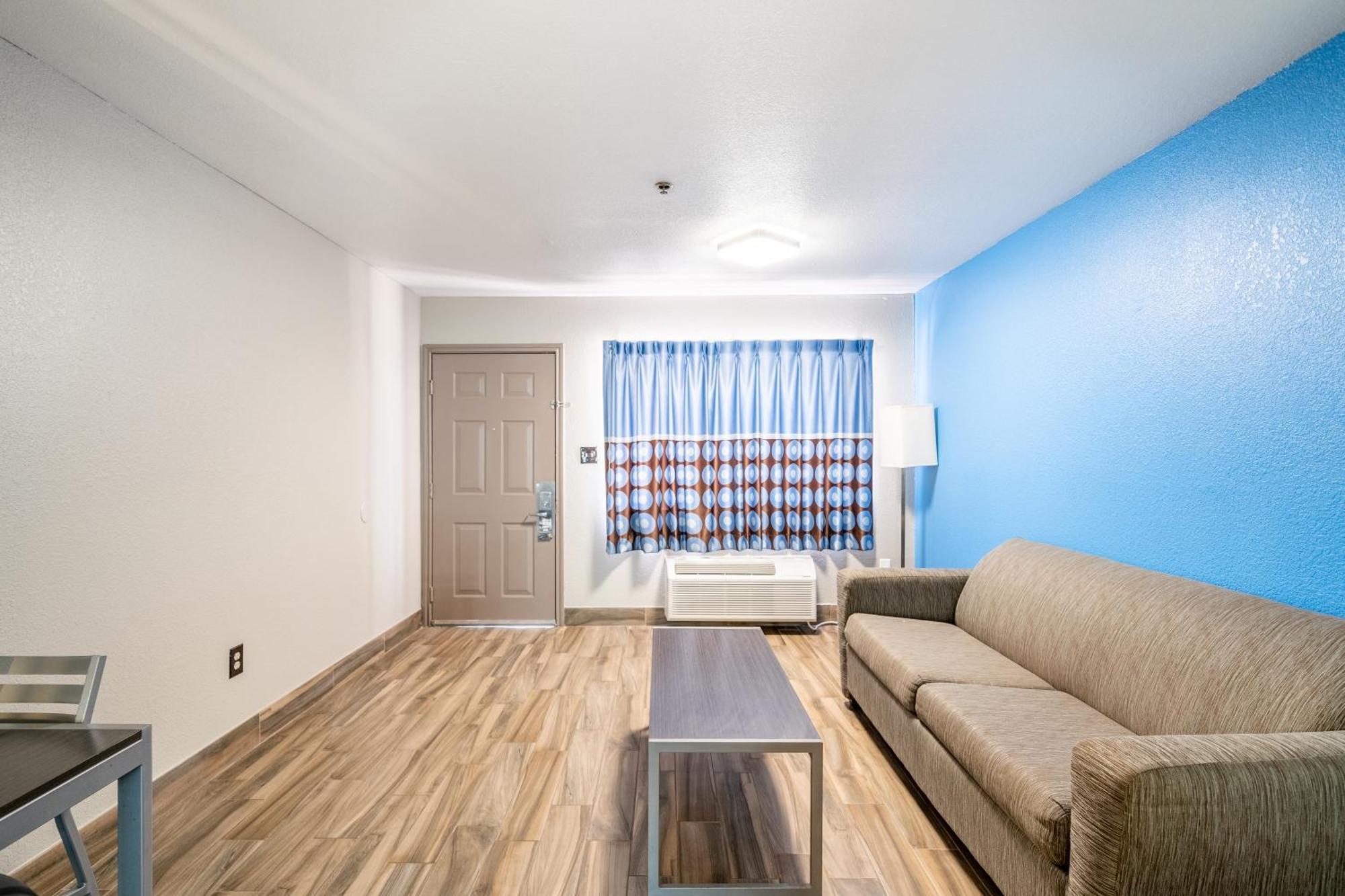 Super 8 By Wyndham San Antonio/Riverwalk Area Exterior photo