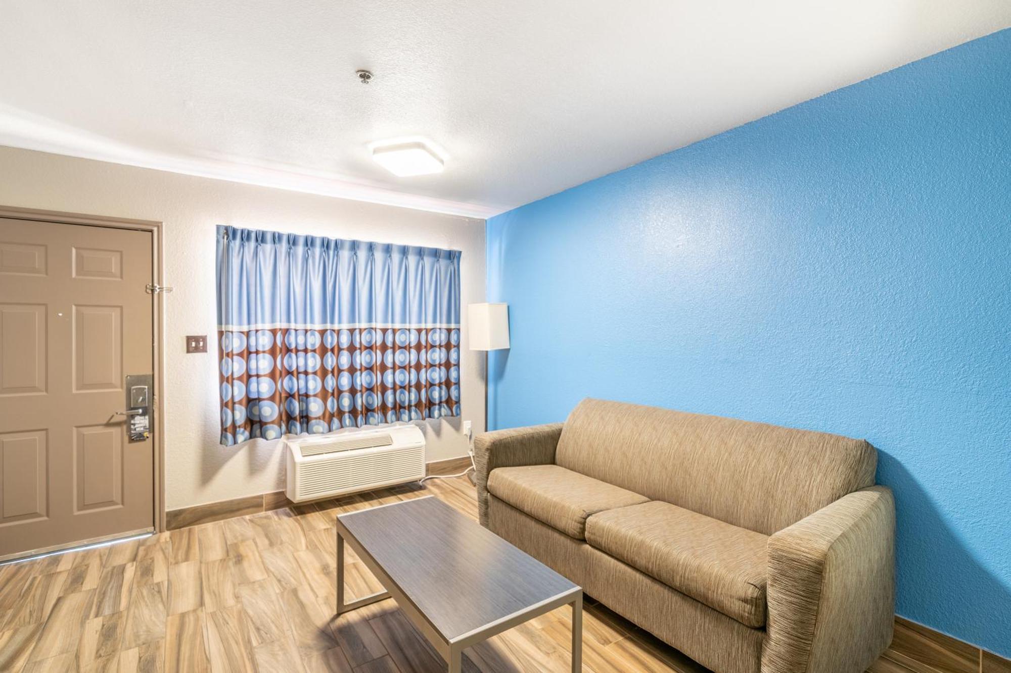 Super 8 By Wyndham San Antonio/Riverwalk Area Exterior photo