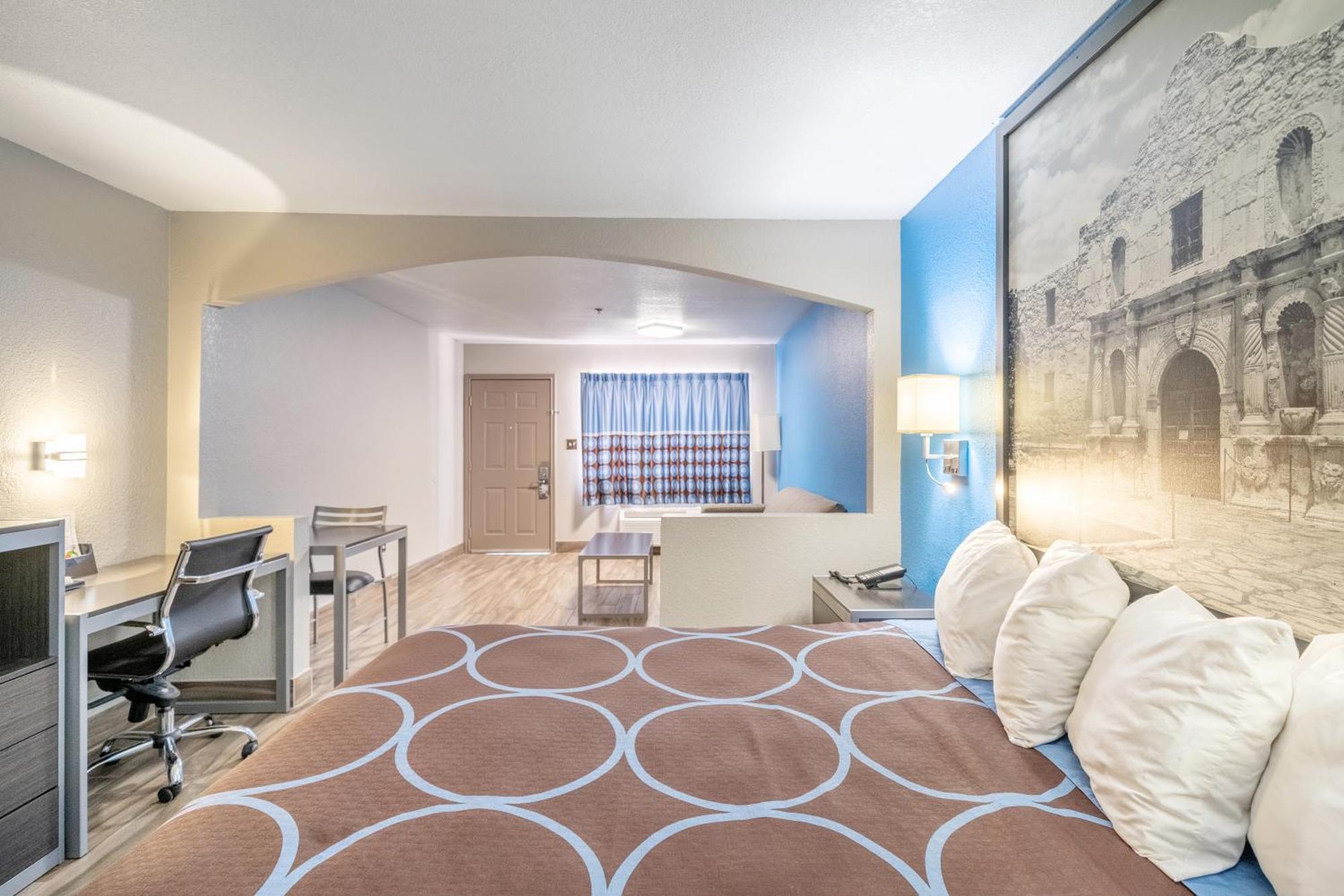 Super 8 By Wyndham San Antonio/Riverwalk Area Exterior photo
