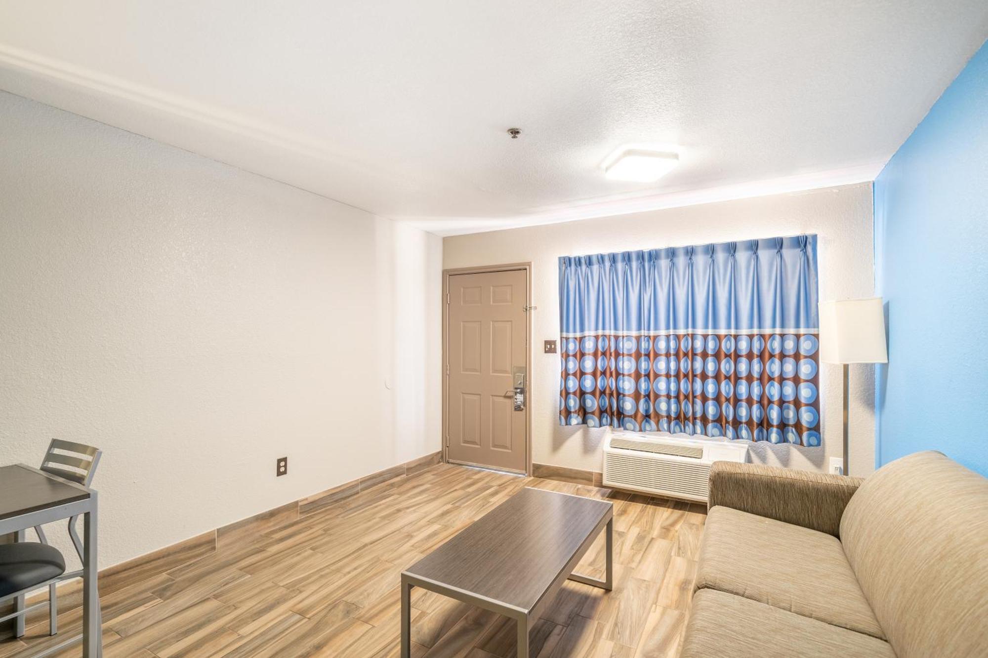 Super 8 By Wyndham San Antonio/Riverwalk Area Exterior photo