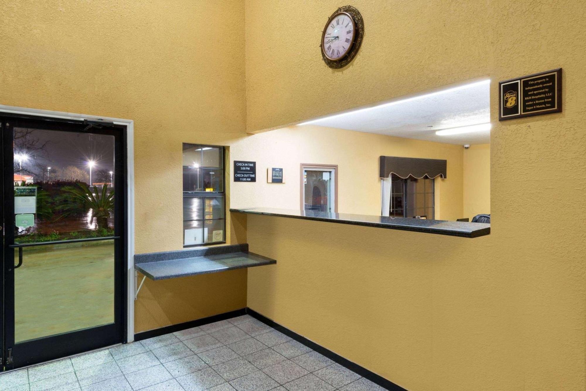 Super 8 By Wyndham San Antonio/Riverwalk Area Exterior photo
