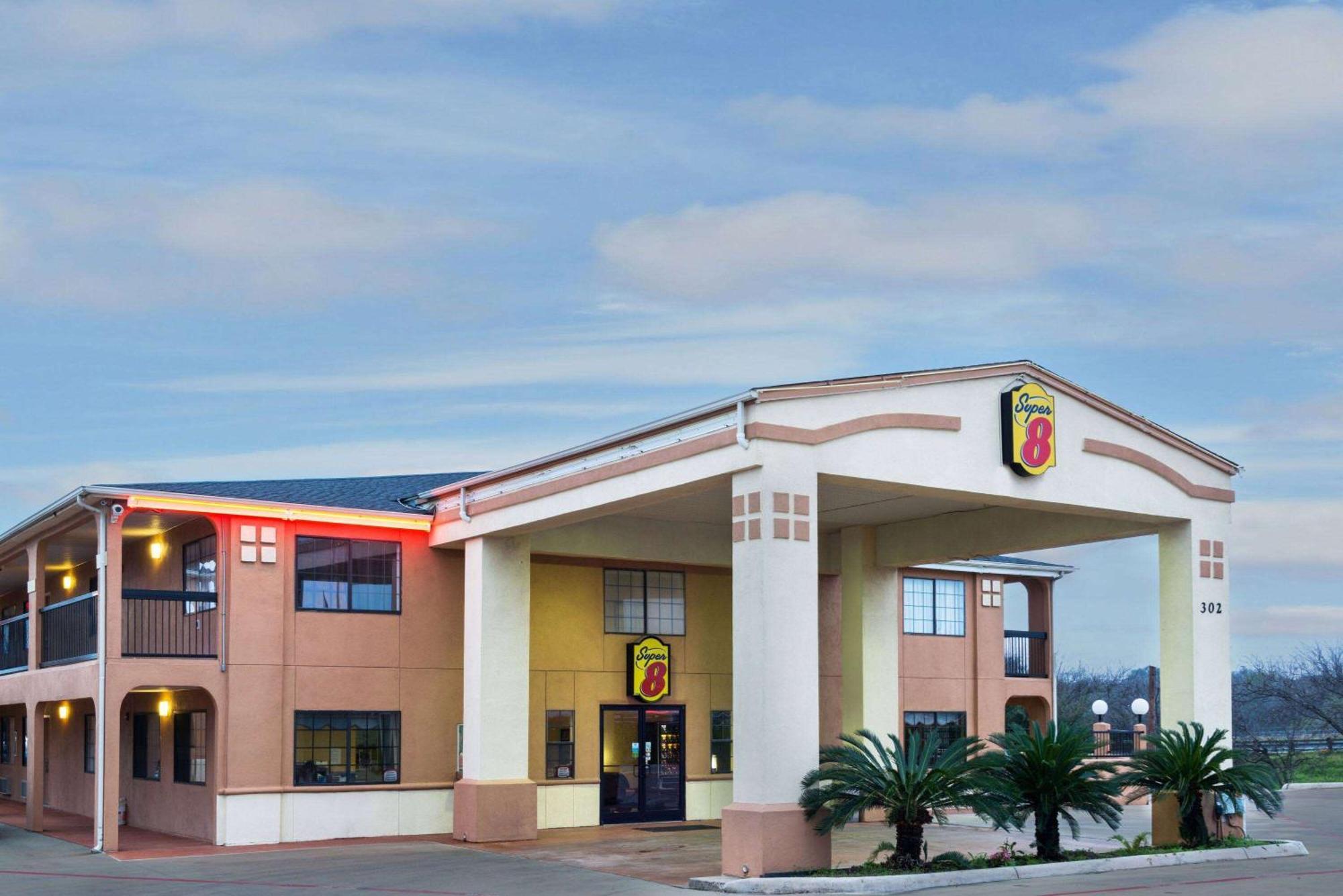 Super 8 By Wyndham San Antonio/Riverwalk Area Exterior photo